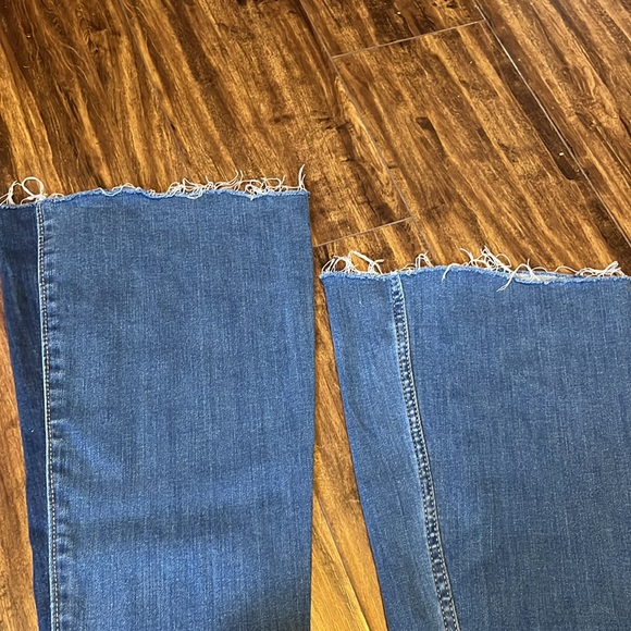 HIGH RISE HOLLISTER FLARE JEANS - Picture 3 of 4
